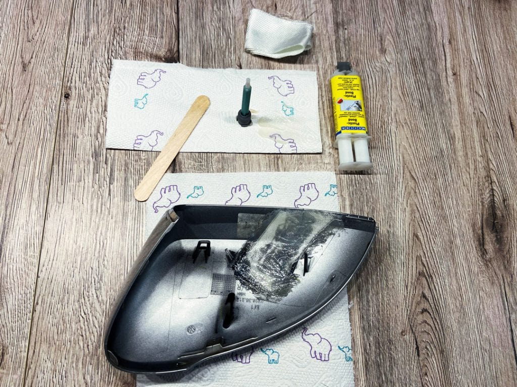 چسب زدن قسمت ترک خورده