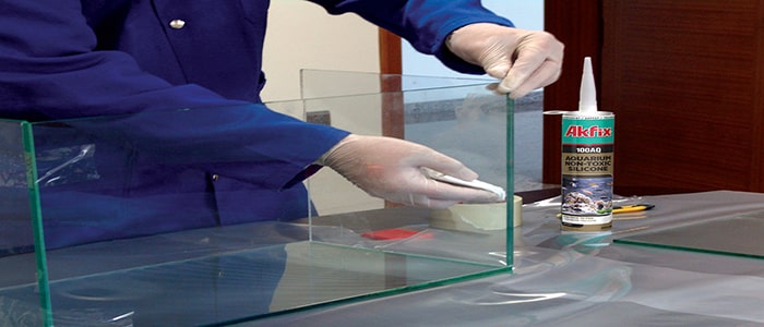 نحوه استفاده از چسب آکواریوم سیلیکونی در خانه